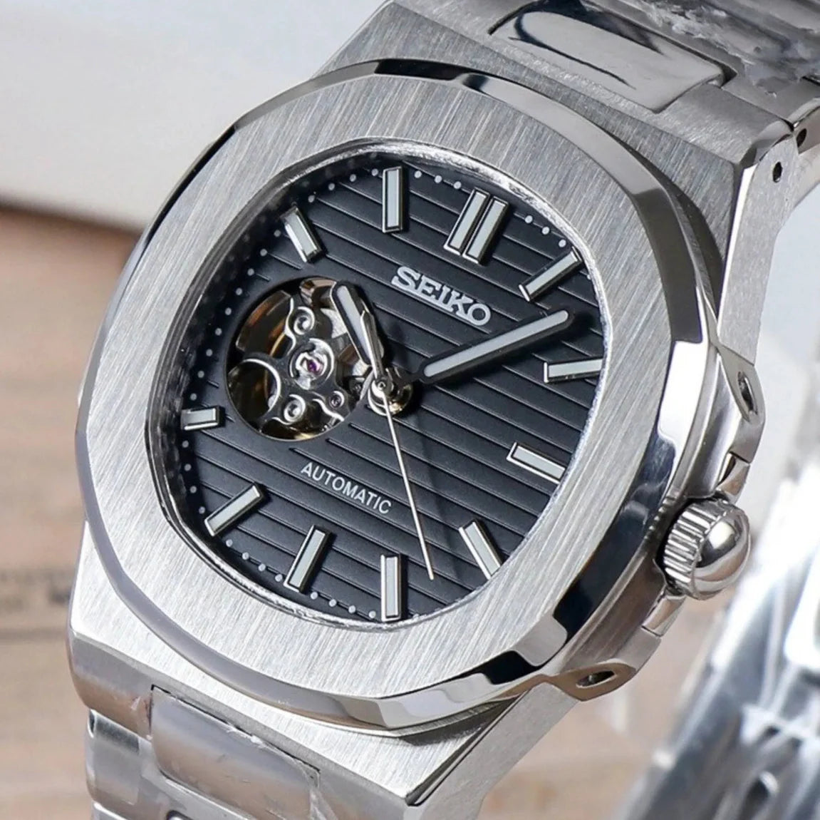NAUTILUS OPEN HEART BLACK