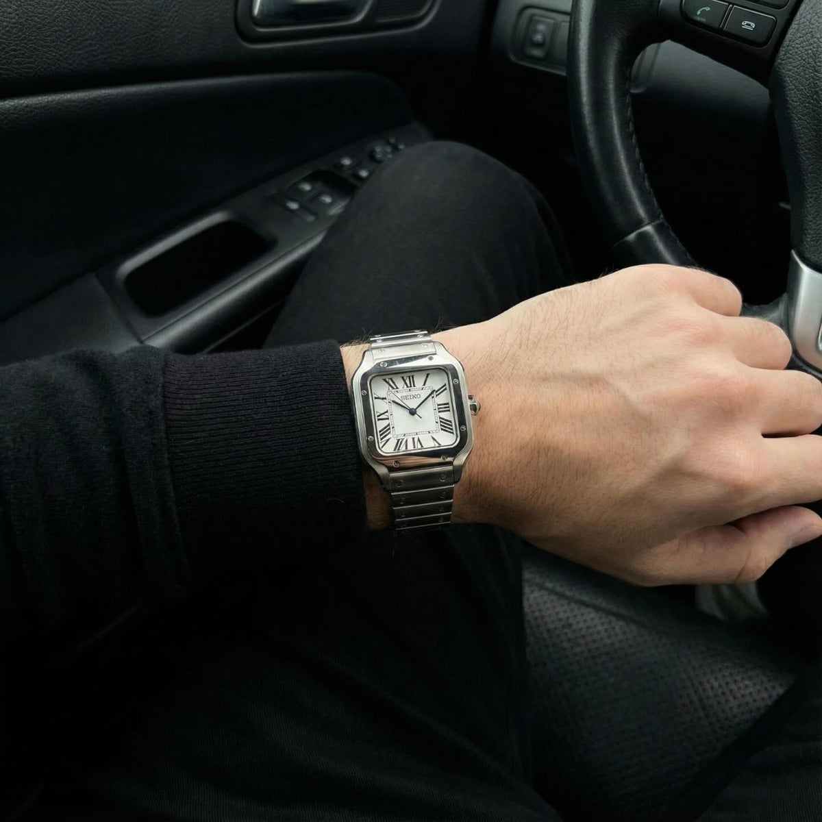 Watcheray Santeiko watch with a white dial and stainless steel bracelet on a wrist